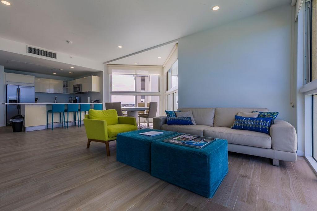 Azure Beach Residences Palm Beach Buitenkant foto