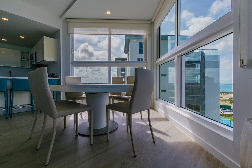 Azure Beach Residences Palm Beach Buitenkant foto