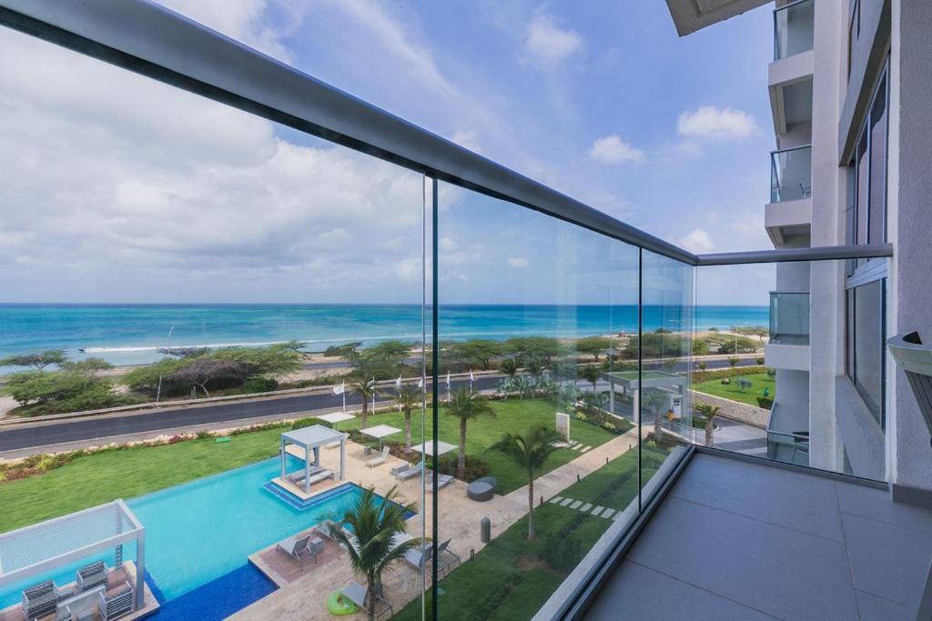 Azure Beach Residences Palm Beach Buitenkant foto