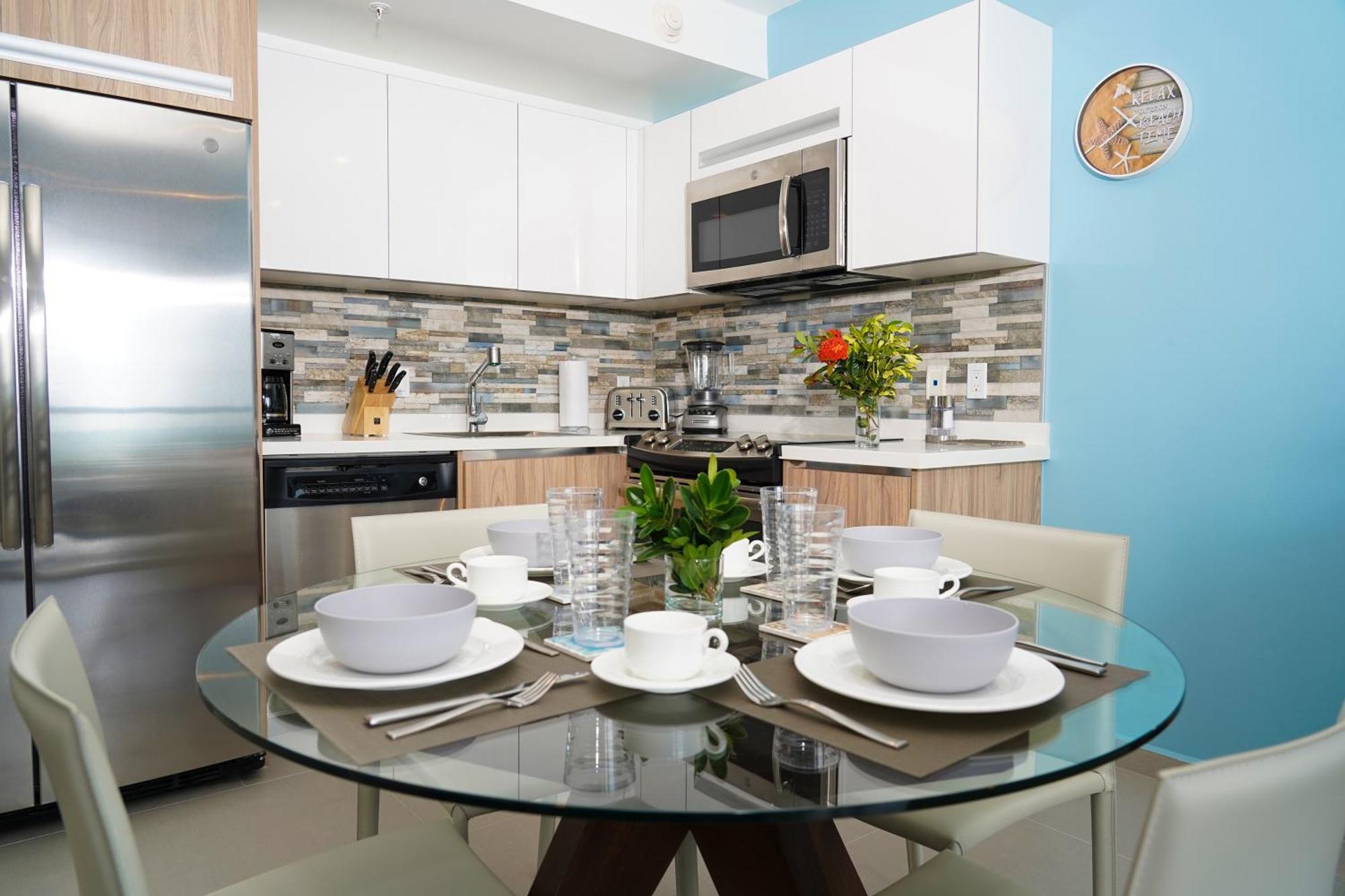 Azure Beach Residences Palm Beach Buitenkant foto