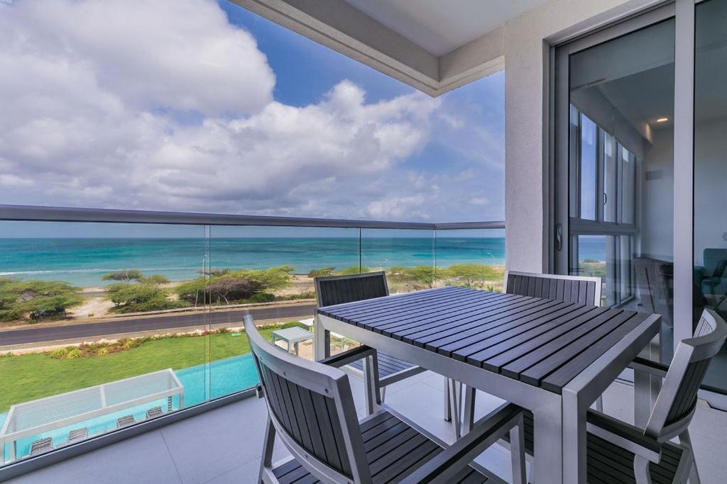 Azure Beach Residences Palm Beach Buitenkant foto
