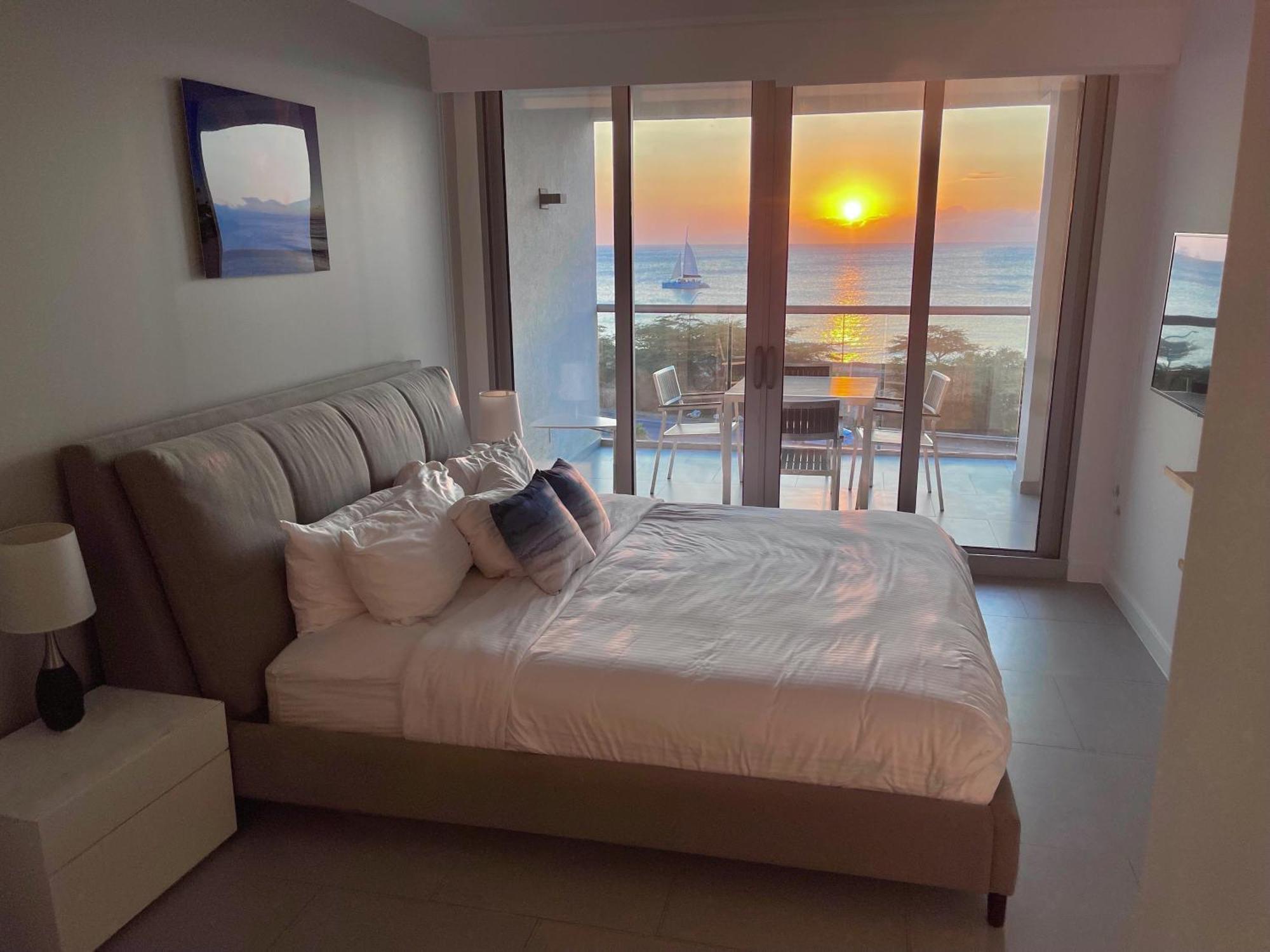 Azure Beach Residences Palm Beach Buitenkant foto