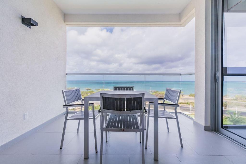 Azure Beach Residences Palm Beach Buitenkant foto