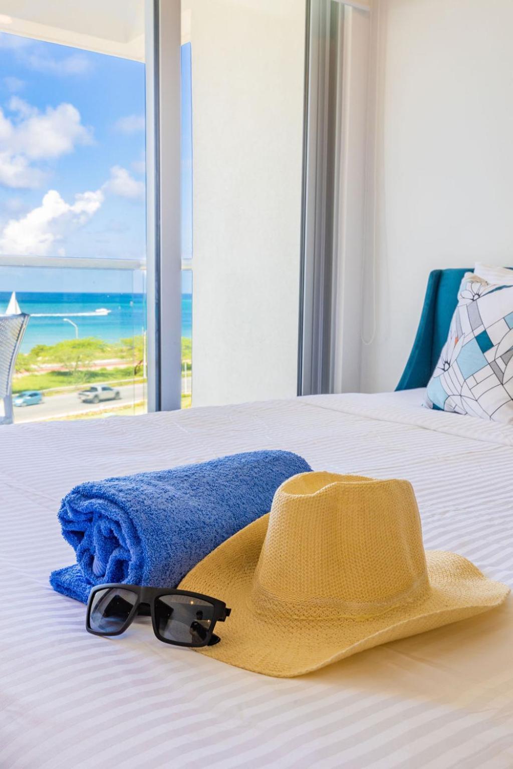 Azure Beach Residences Palm Beach Buitenkant foto
