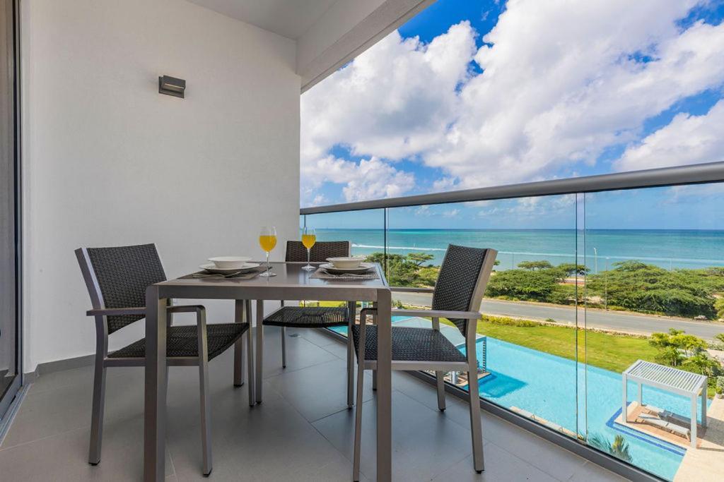Azure Beach Residences Palm Beach Buitenkant foto